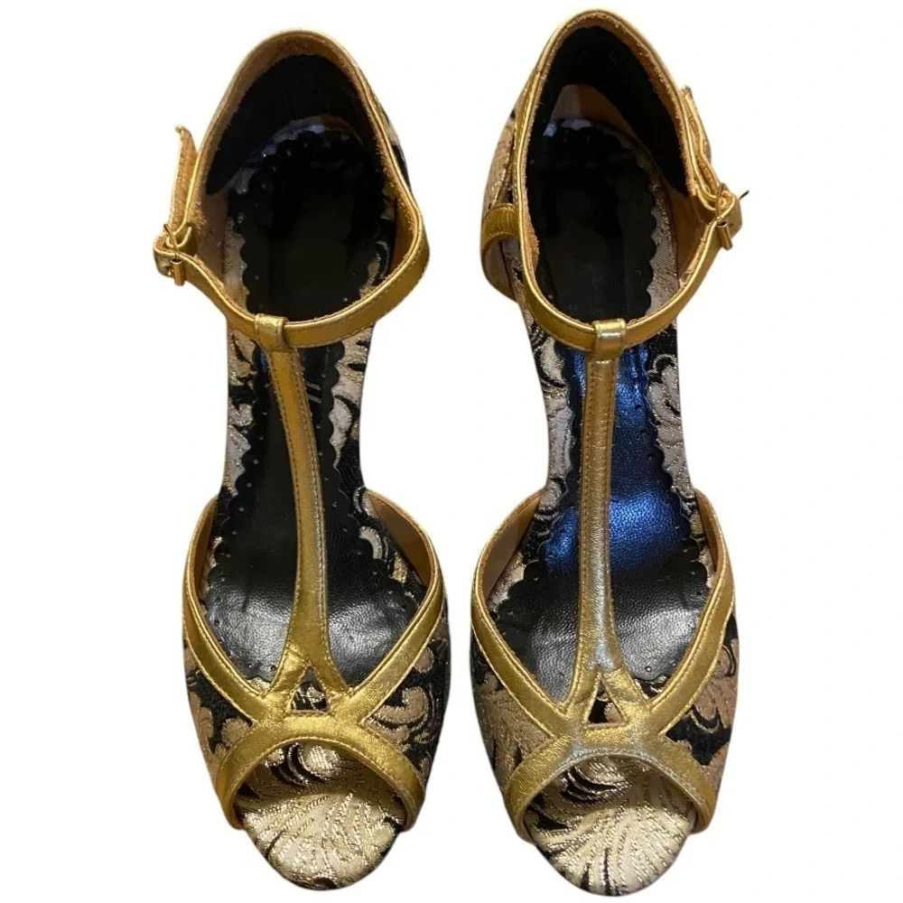 Bettye Muller gold and black brocade fabric T-strap open toe pump size 6